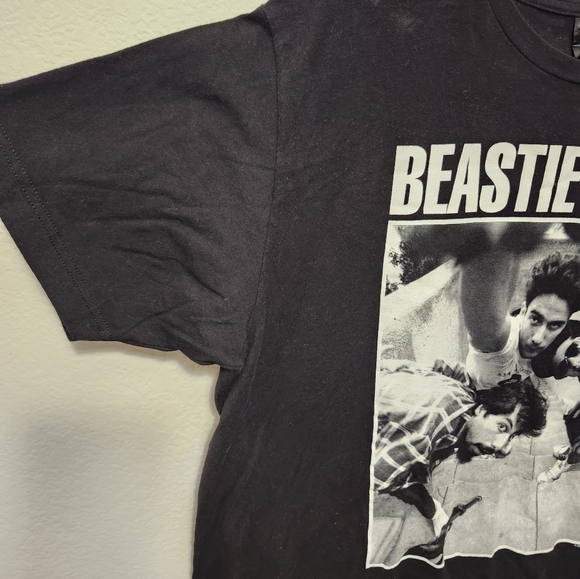 Gently worn TShrit - Picture 4 of 6